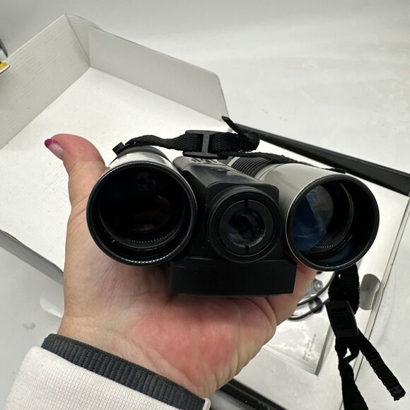 Bushnell Binocular And Digital Camera 8 x 30 2.1MP Model 11-0832 Charger include - Picture 9 of 9